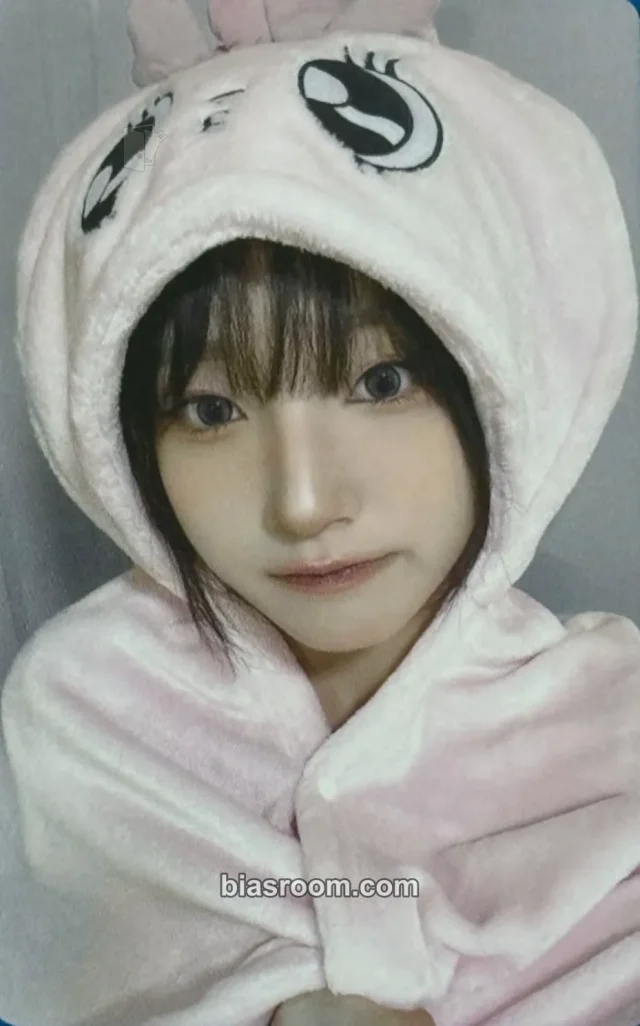 UNIS - Yunha - SWICY Album video call (fancall) jump up round 10