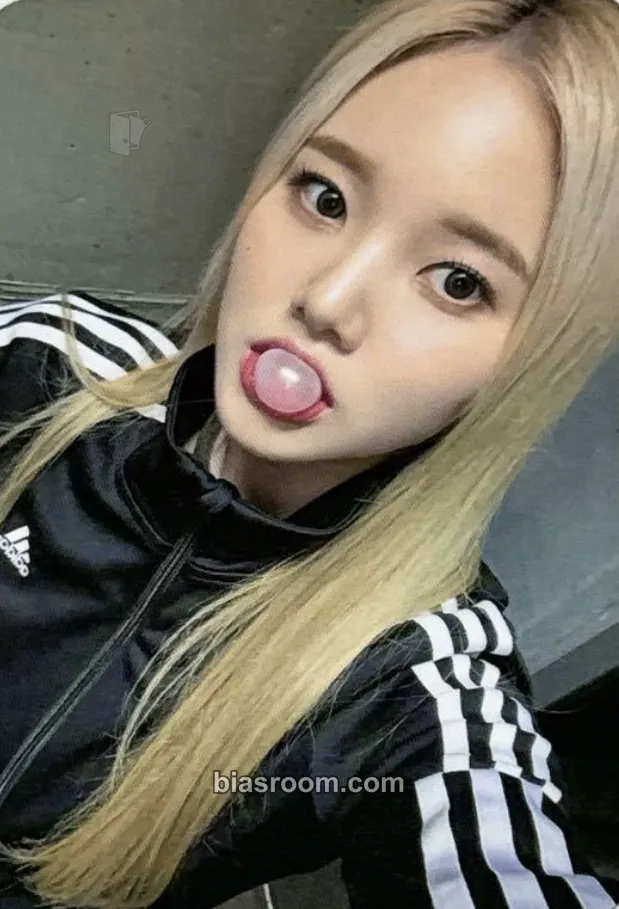 Soojin WEEEKLY UNIVERSITY: 1st Fanmeeting Photocard - Weeekly - Weeekly K-pop photocard