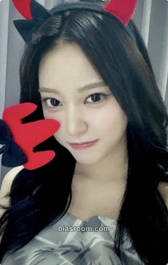 Zoa Bliss Photocard - Weeekly - Weeekly K-pop photocard