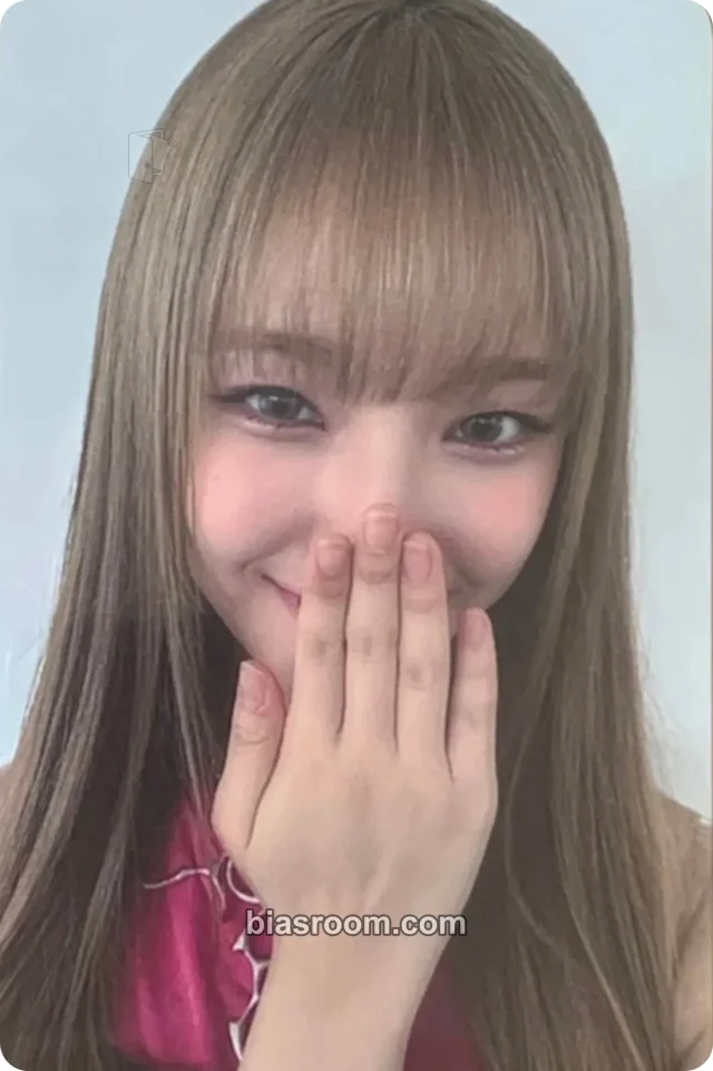 UNIS - Yunha - CURIOUS Album fansign jump up round 5