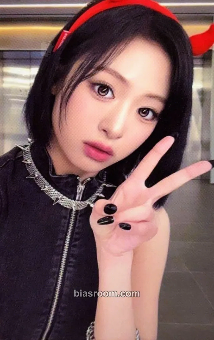 Ahyeon CHOOM World Tour Photocard - BABYMONSTER - BABYMONSTER K-pop photocard