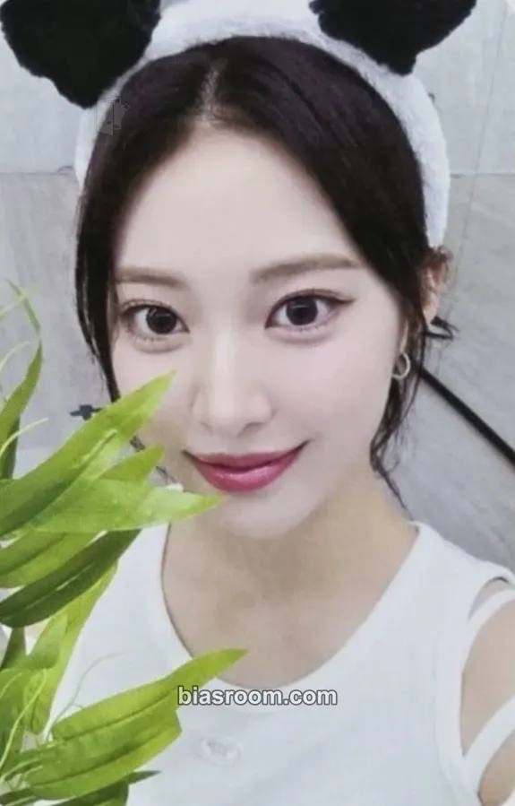 Zoa Bliss Photocard - Weeekly - Weeekly K-pop photocard