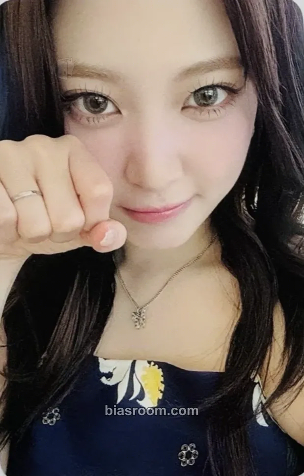 Zoa Bliss Photocard - Weeekly - Weeekly K-pop photocard