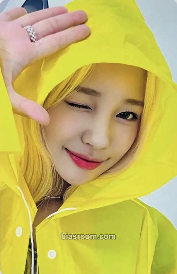 Jihan Bliss Photocard - Weeekly - Weeekly K-pop photocard