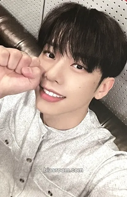 Donghyun B:COMPLETE (2023) Photocard - AB6IX - AB6IX K-pop photocard