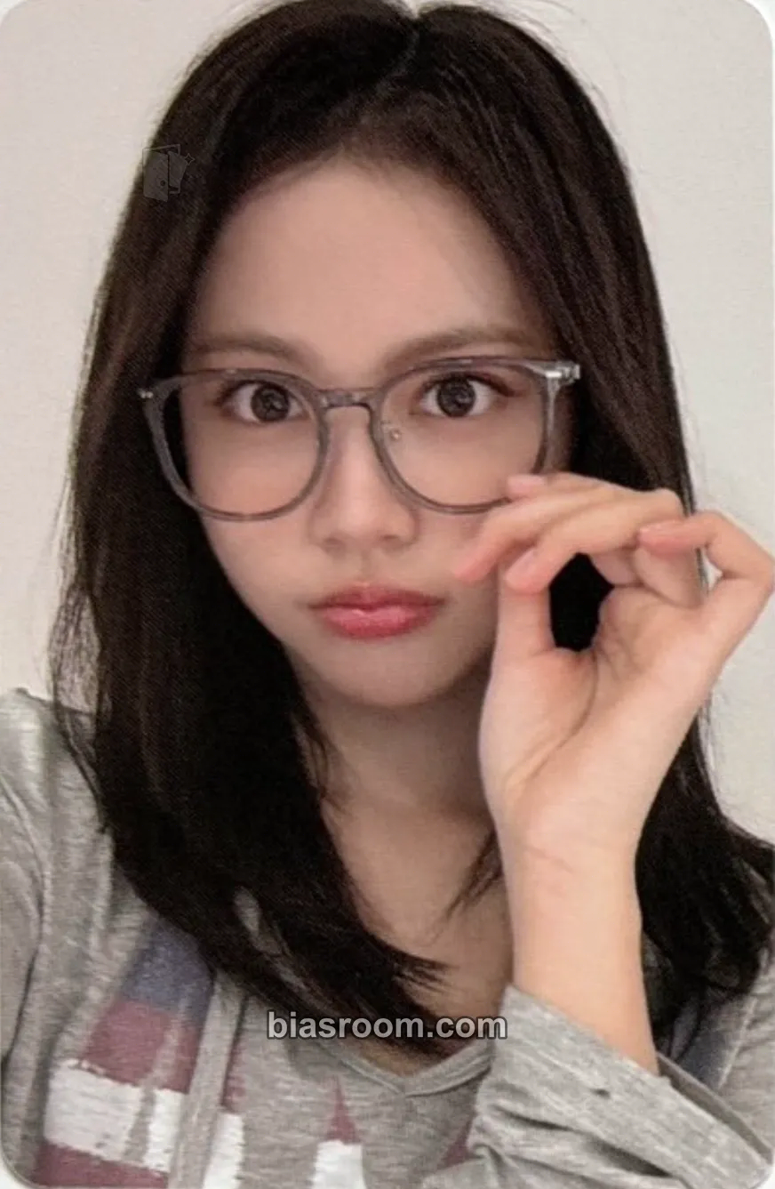 Carmen Lemon Tang Photocard - Hearts2Hearts - Hearts2Hearts K-pop photocard