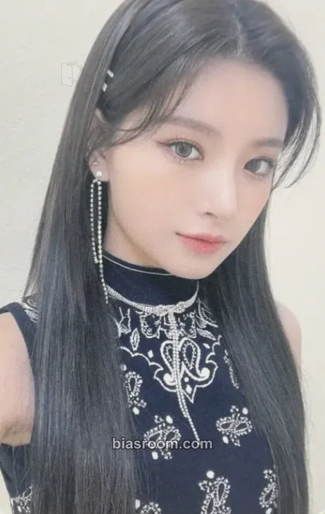 Yiren Return of The Girl Photocard - EVERGLOW - EVERGLOW K-pop photocard
