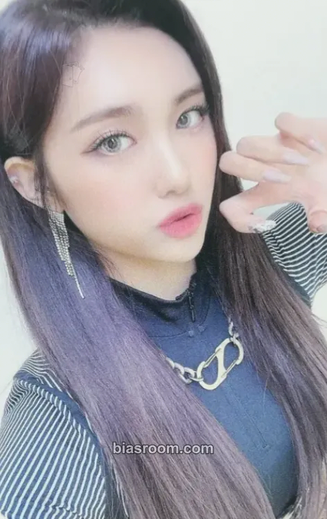 Aisha Return of The Girl Photocard - EVERGLOW - EVERGLOW K-pop photocard