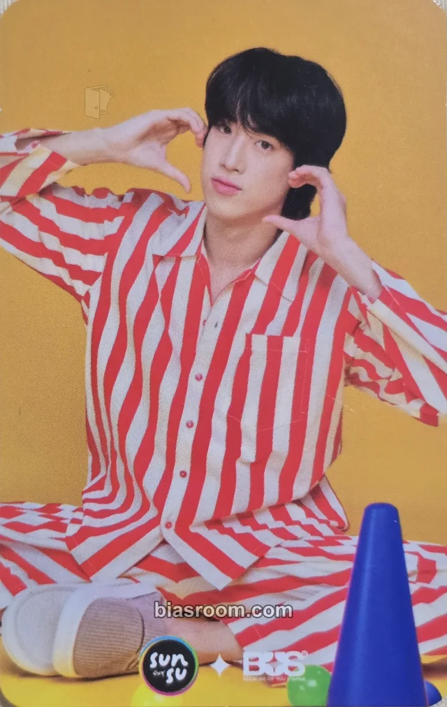 BUS - Alan - SUNSU x BUS Other brand collaboration random photocard pajamas version