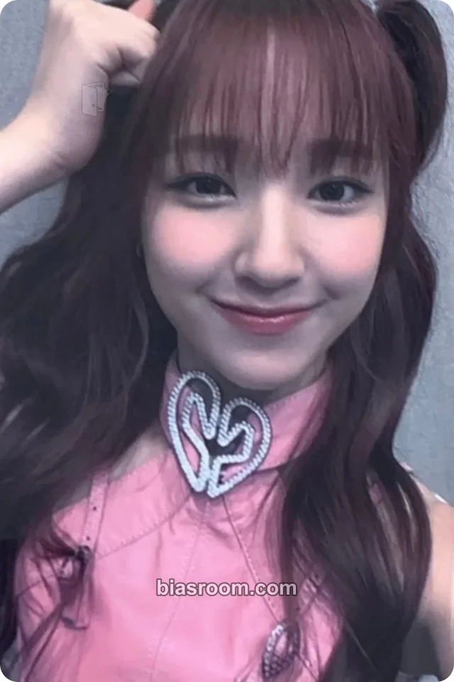 UNIS - Yunha - WE UNIS Album video call (fancall) jump up round 6