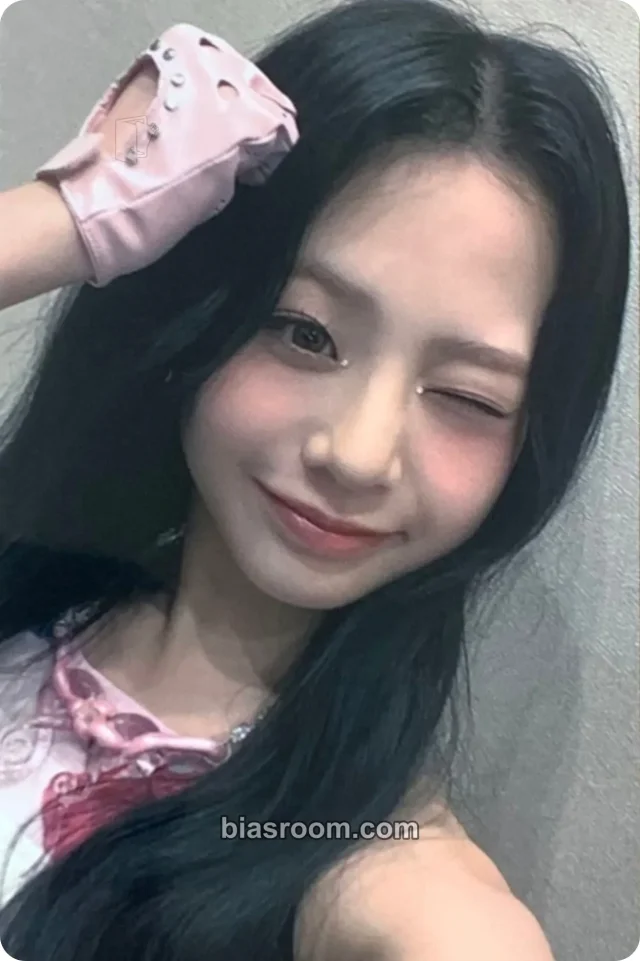 UNIS - Seowon - WE UNIS Album video call (fancall) jump up round 6