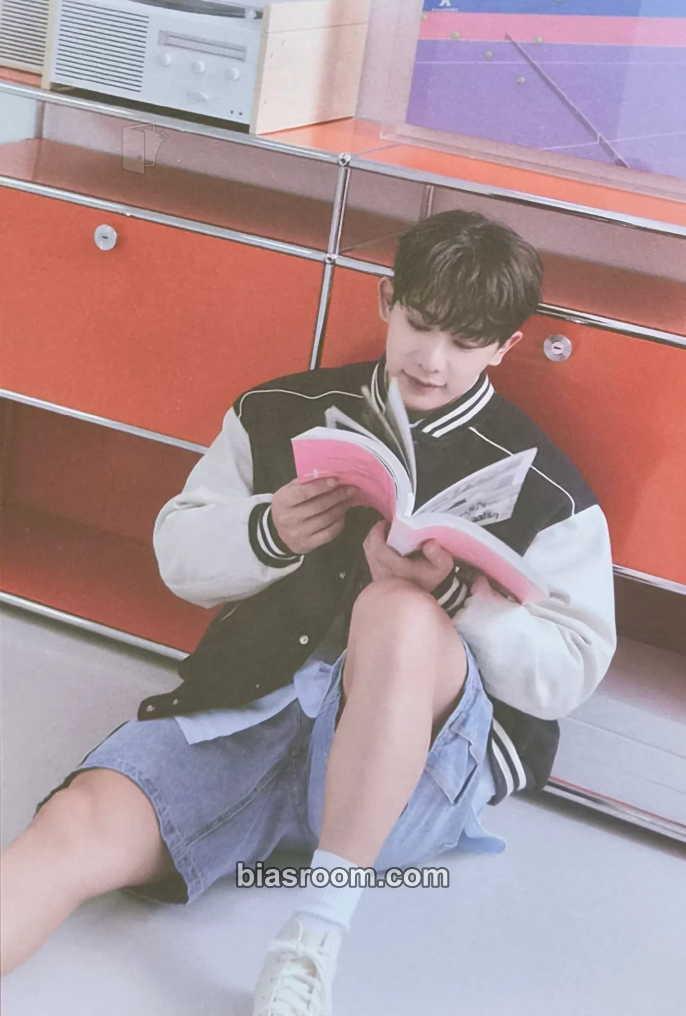 Wonho 2023/2024 Season's Greetings - Travel in 2023, Vacation in 2024 Photocard - Wonho K-pop photocard