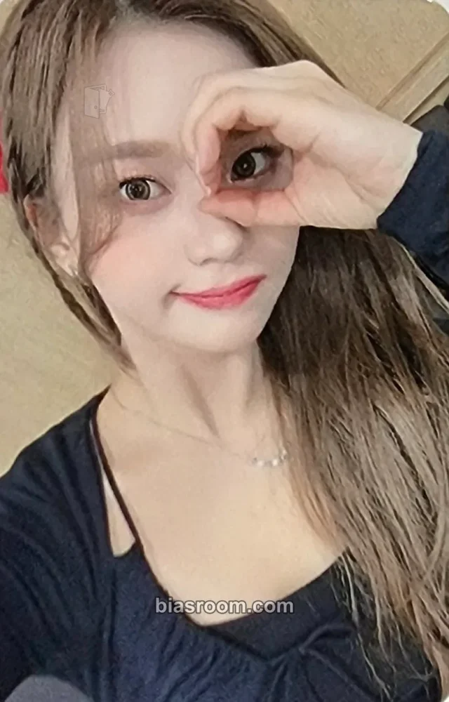 VIVIZ - Umji - VarioUS Album everline lucky draw (LD) video call (fancall)