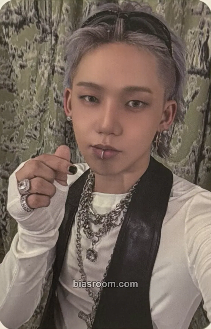 Choi Hyunsuk LOVE PULSE Photocard - TREASURE - TREASURE K-pop photocard