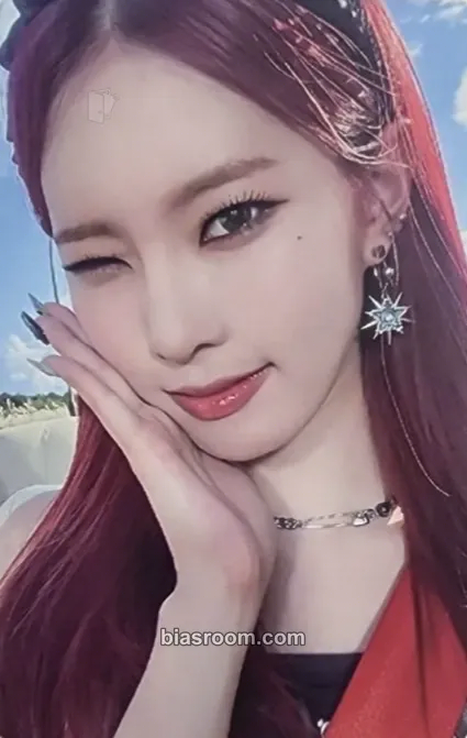 Monday ColoRise Photocard - Weeekly - Weeekly K-pop photocard