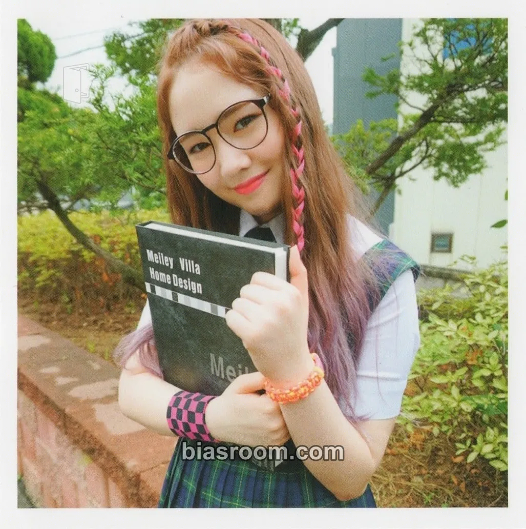 Kyla Schxxl Out Photocard - PRISTIN - PRISTIN K-pop photocard