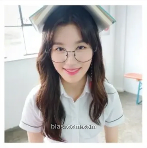 Xiyeon Schxxl Out Photocard - PRISTIN - PRISTIN K-pop photocard