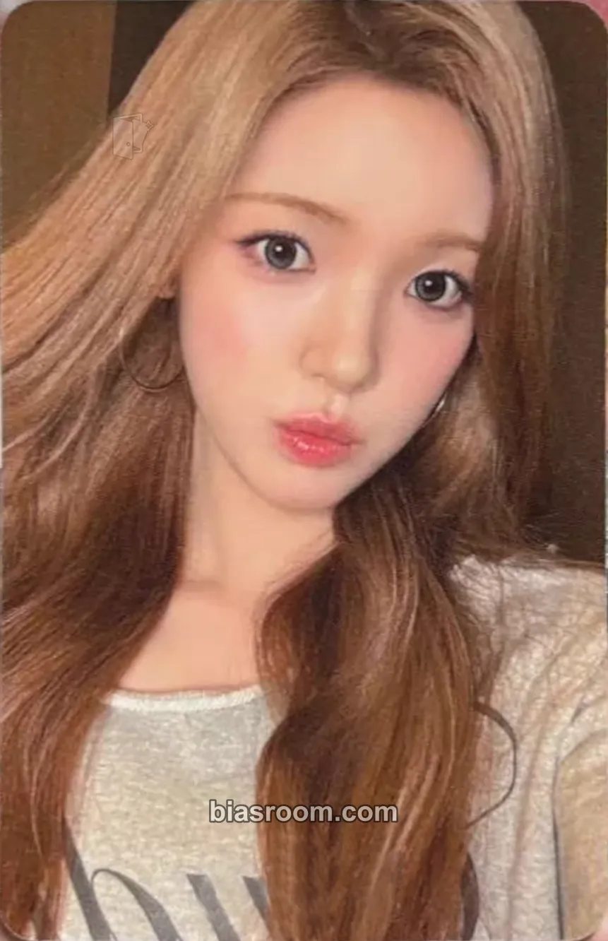 Yuha FOCUS Photocard - Hearts2Hearts - Hearts2Hearts K-pop photocard