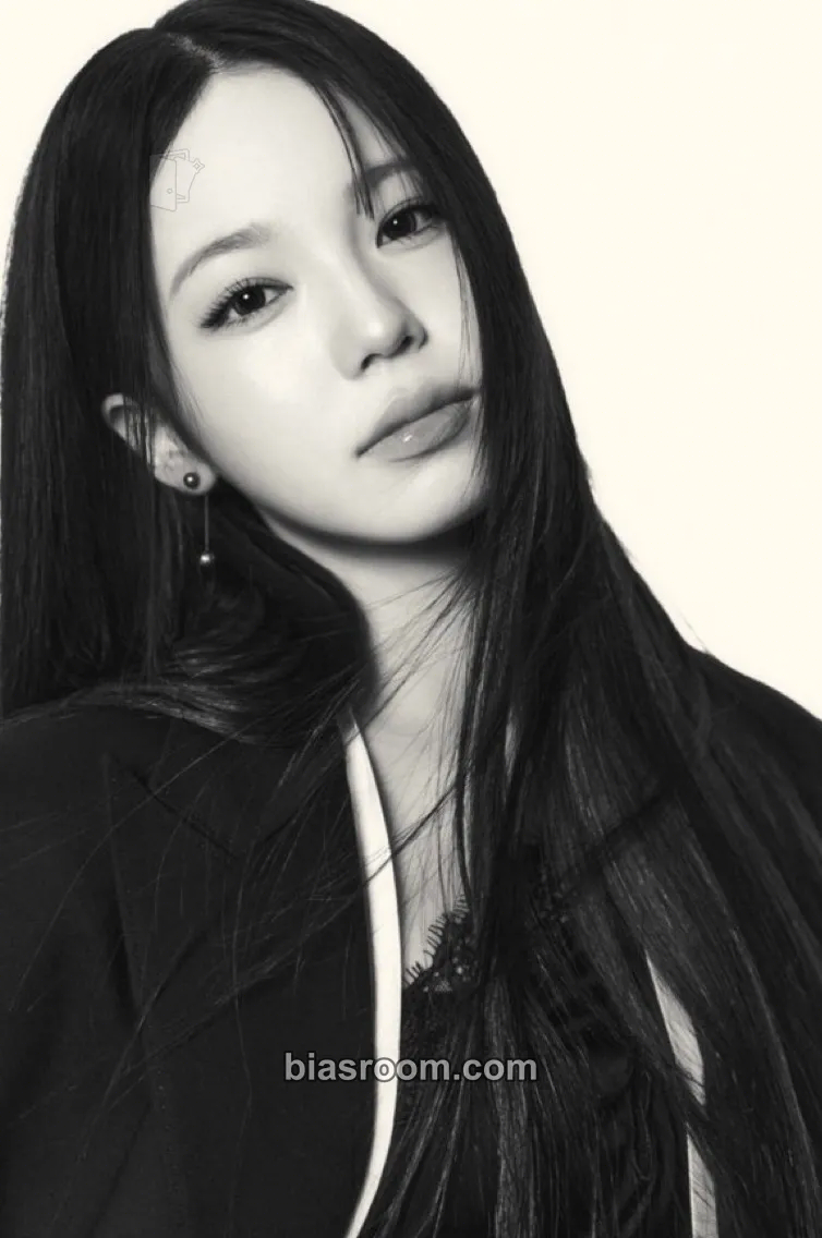 Ayaka Portfolio Photocard - NiziU - NiziU K-pop photocard