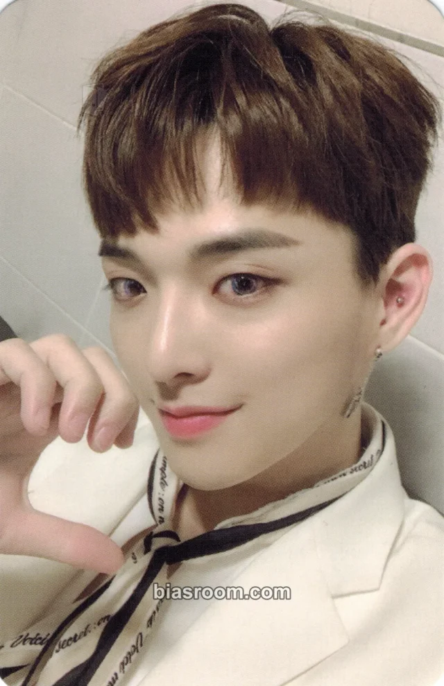 WE IN THE ZONE - Kyeongheon - WE IN THE ZONE Album album photocard signature back first press only