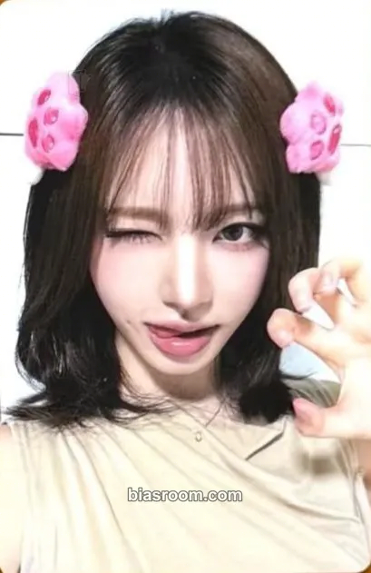 Liz REVIVE+ Photocard - IVE - IVE K-pop photocard