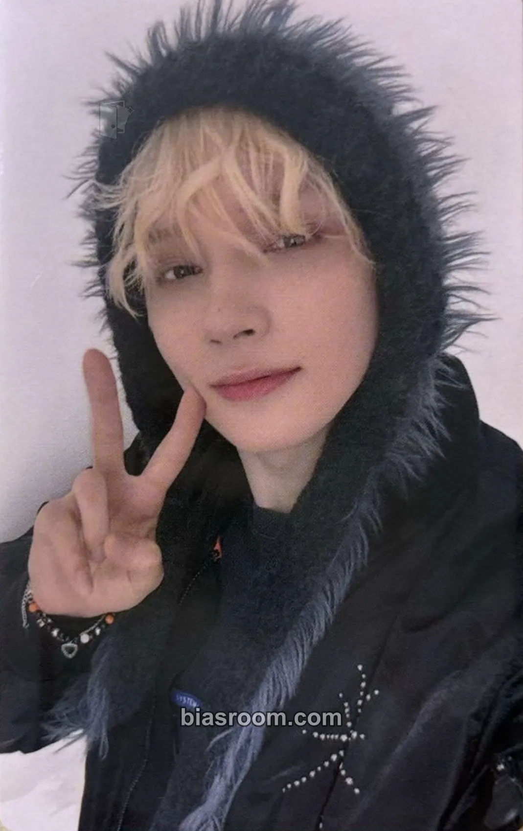 Huening Kai 2026 MOA Con Photocard - TOMORROW X TOGETHER - TOMORROW X TOGETHER K-pop photocard