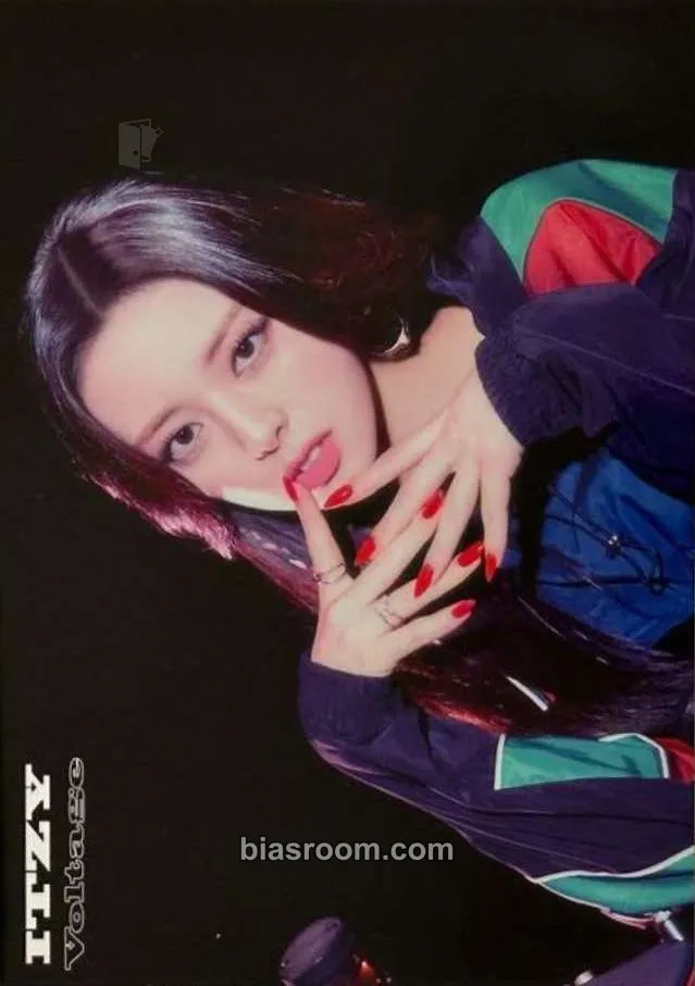 Yuna Voltage Photocard - ITZY - ITZY K-pop photocard