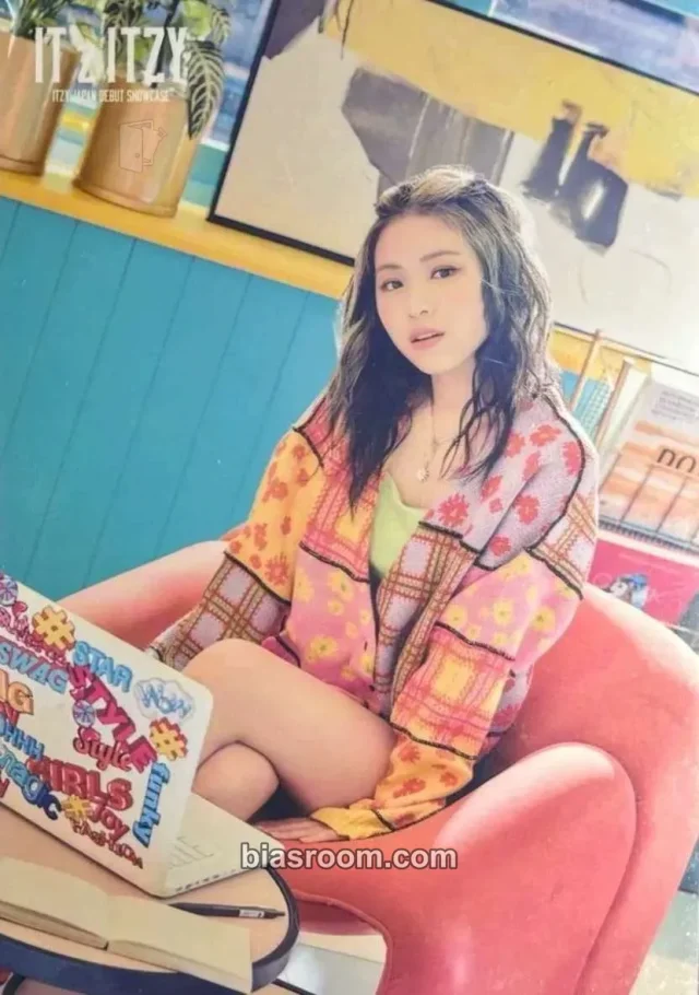 ITZY - Ryujin - IT’z ITZY Album trading card non-standard size japan merch photocard