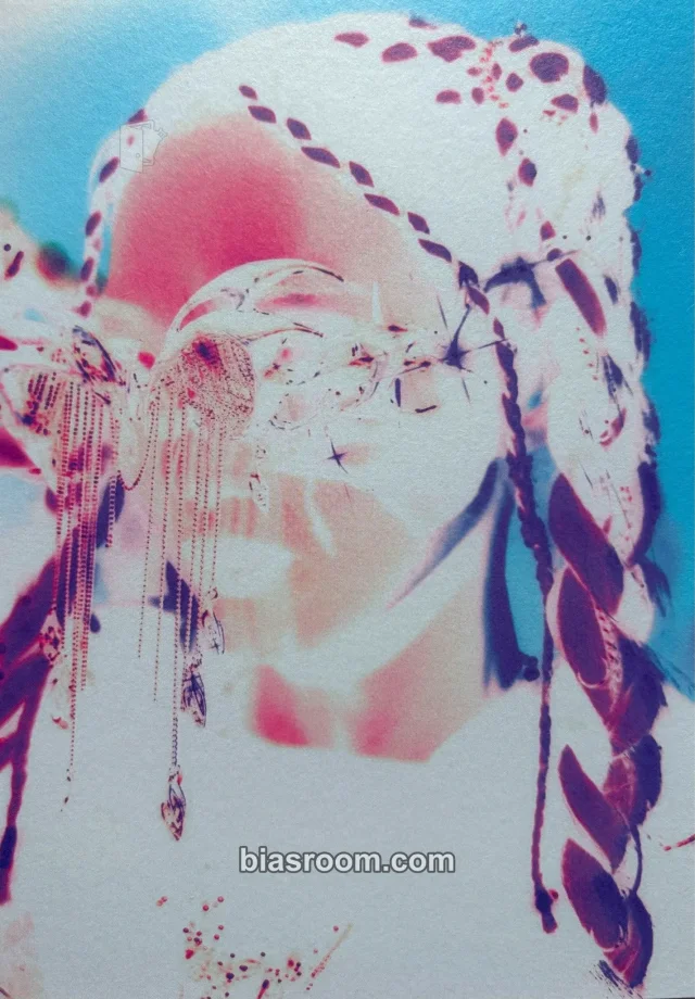 Girls' Generation - Hyoyeon - DEEP - The 1st Mini Album Album album inclusion postcard poison version