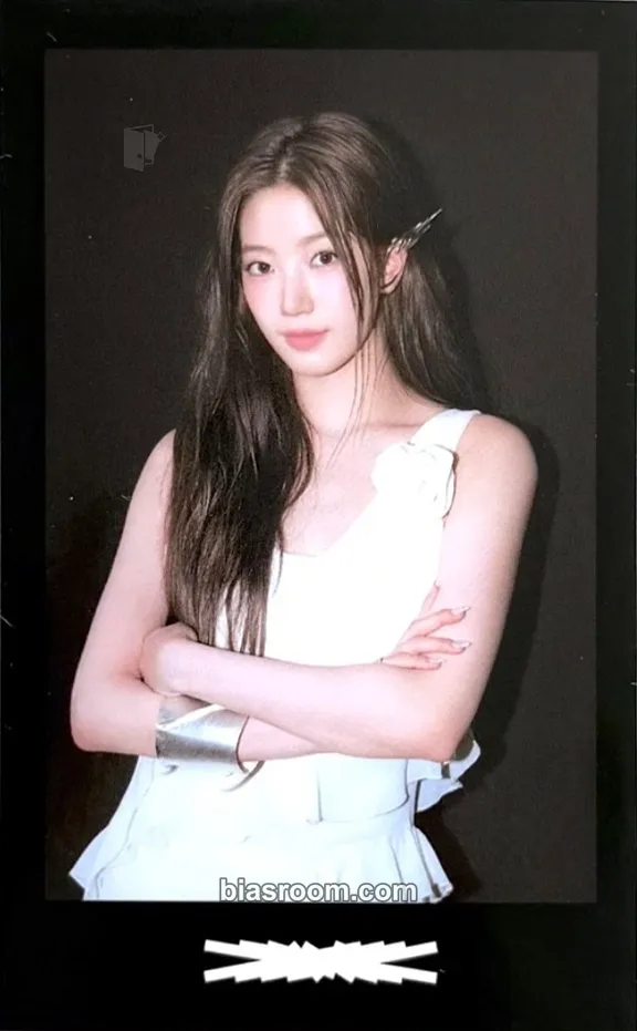 Kazuha 2026 Tour 'Easy Crazy Hot Encore' in Seoul Digicode Photocard - LE SSERAFIM - LE SSERAFIM K-pop photocard