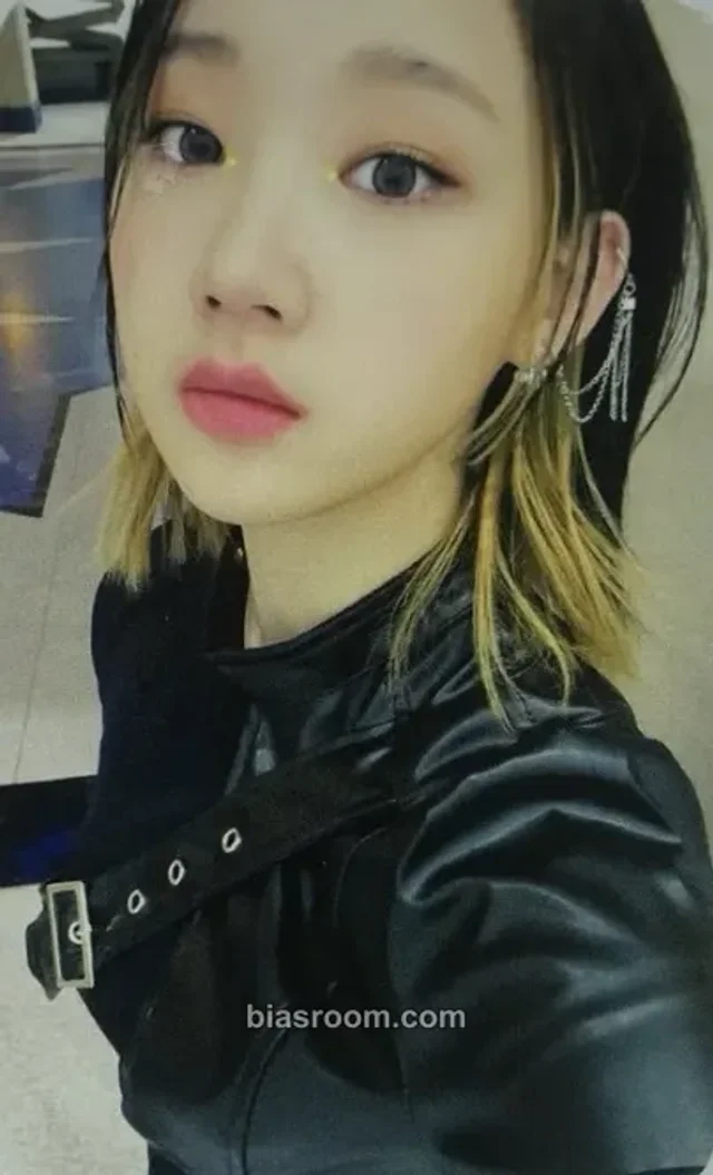 Weeekly - Jiyoon - Play Game : Awake Album lucky draw (LD) round 1 ktown4u