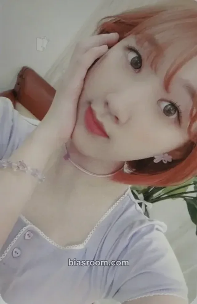 Weeekly - Jiyoon - Play Game : Holiday Album video call (fancall) mymusictaste (mmt)