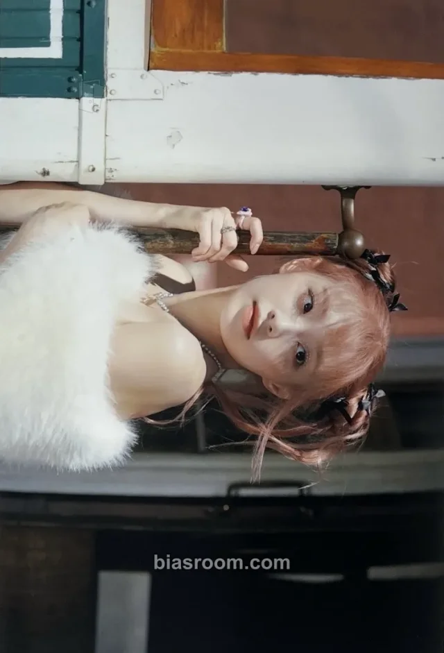 Chuu - Chuu - Howl Album video call (fancall) fansign photo print flnk winner benefit