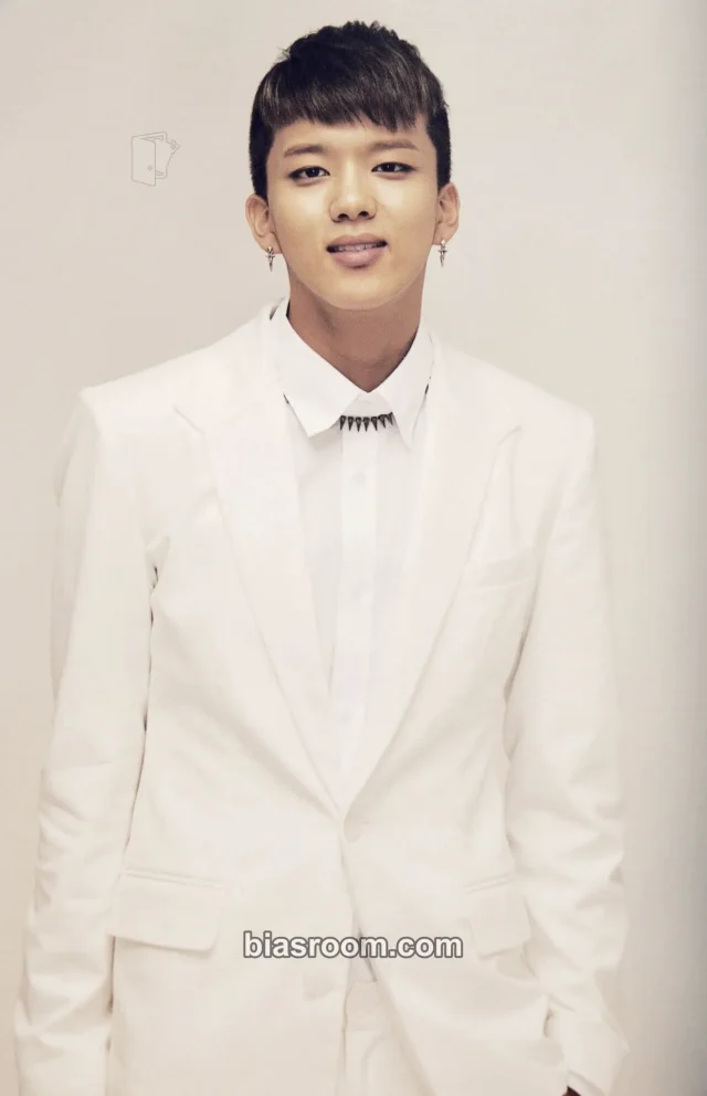 BANG&JUNG&YOO&MOON - Youngjae - B.A.P: Live on Earth 2013 Tour Event photo set tour merch