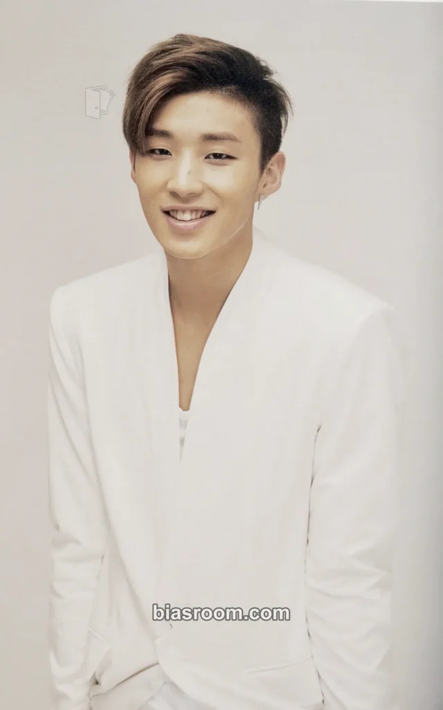 BANG&JUNG&YOO&MOON - Jongup - B.A.P: Live on Earth 2013 Tour Event photo set tour merch