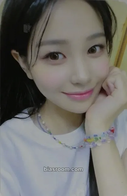 Jihan Play Game : Holiday Photocard - Weeekly - Weeekly K-pop photocard