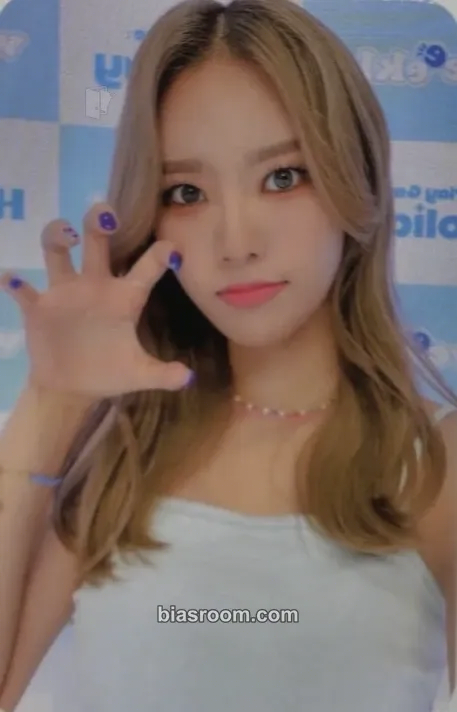 Monday Play Game : Holiday Photocard - Weeekly - Weeekly K-pop photocard