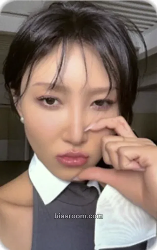 MAMAMOO - Hwasa - 4WARD Album 4 flowers version album photocard