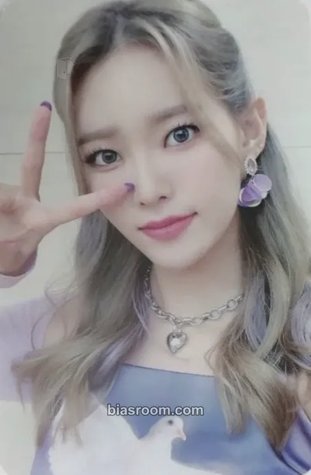 Monday Play Game : Holiday Photocard - Weeekly - Weeekly K-pop photocard