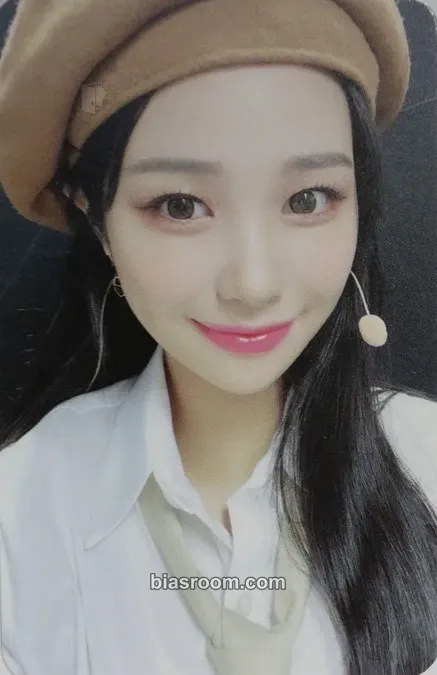 Jihan Play Game : Holiday Photocard - Weeekly - Weeekly K-pop photocard