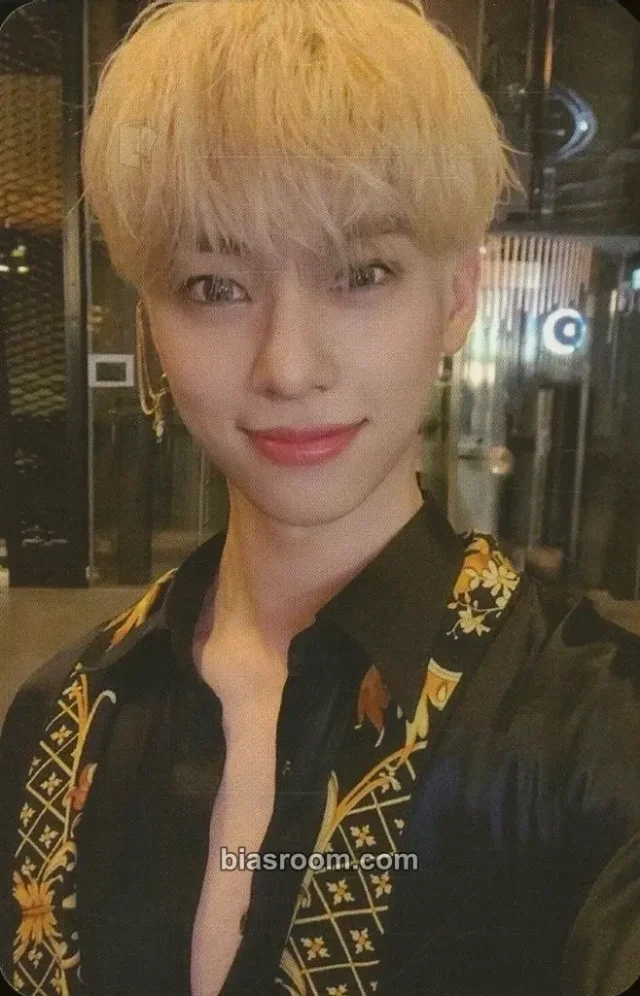 AB6IX - Donghyun - SALUTE Album album photocard royal version