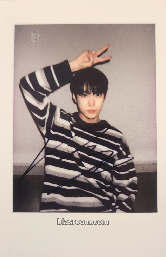 NCT 127 - Doyoung - Favorite Album video call (fancall) withfans / yizhiyu (yzy) polaroid printed signature