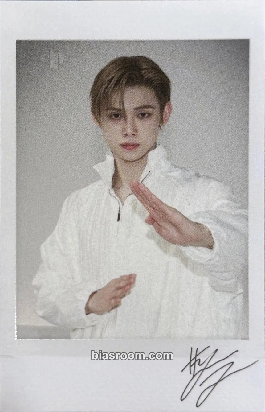Yeonjun NO LABELS: PART 02 Photocard - TOMORROW X TOGETHER - TOMORROW X TOGETHER K-pop photocard