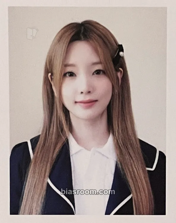 Yeonhee Official fanclub 1st generation Photocard - EL7Z UP - EL7Z UP K-pop photocard