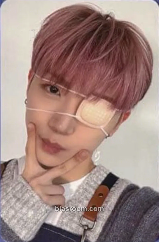 Hyunbin Smoke Point Photocard - ALL(H)OURS - ALL(H)OURS K-pop photocard