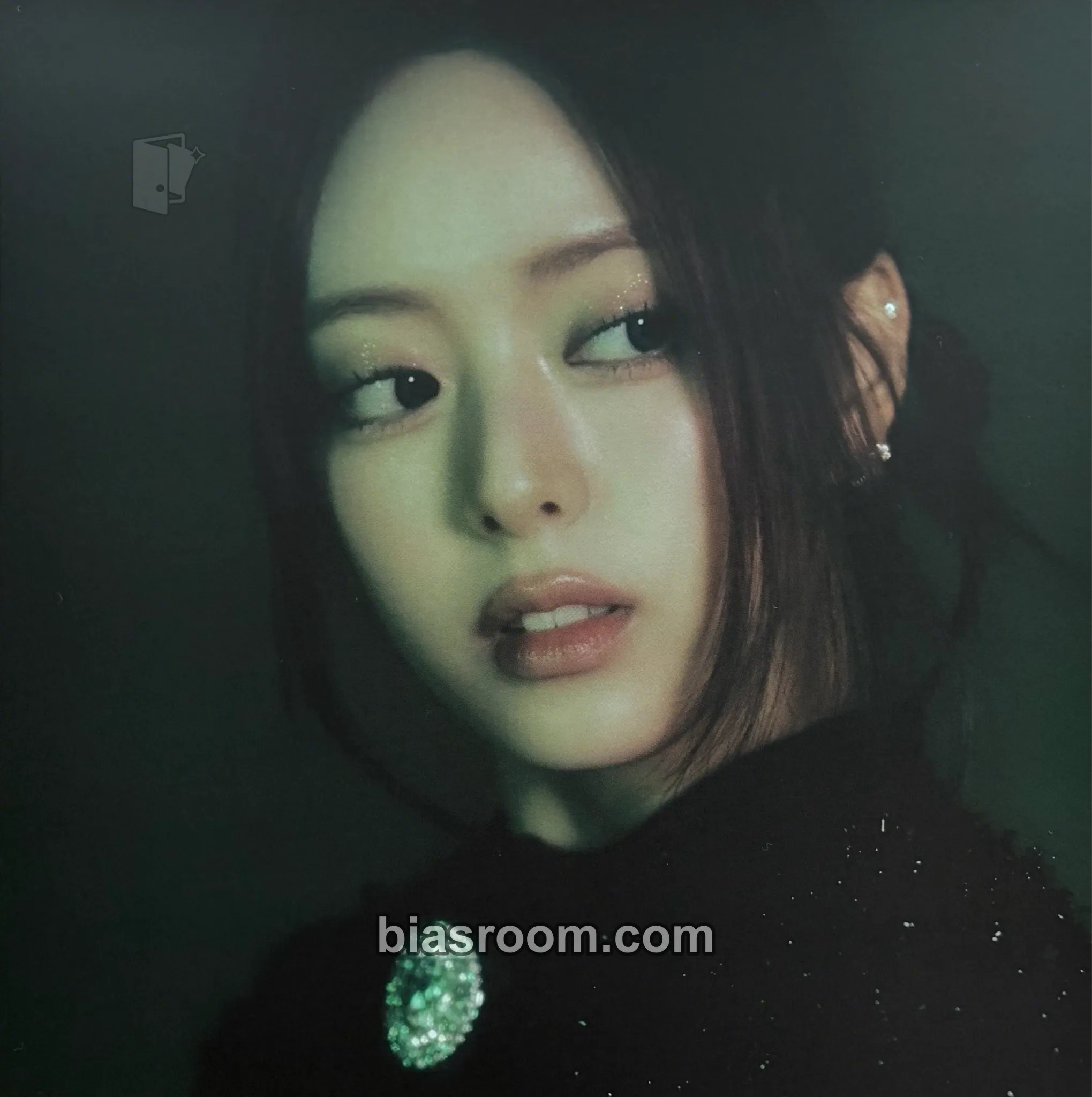 Yuna BORN TO BE Photocard - ITZY - ITZY K-pop photocard