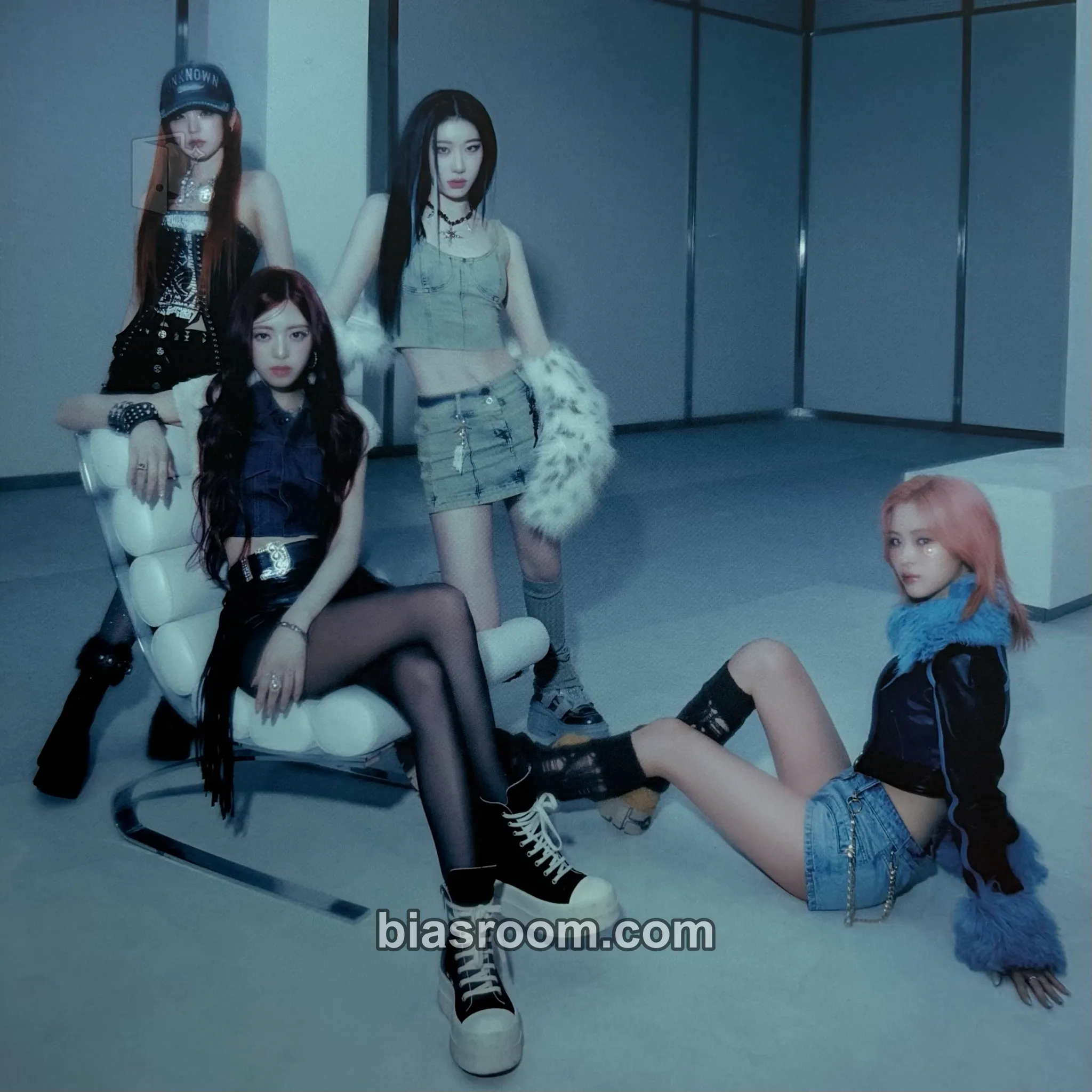 BORN TO BE Photocard - ITZY - ITZY K-pop photocard