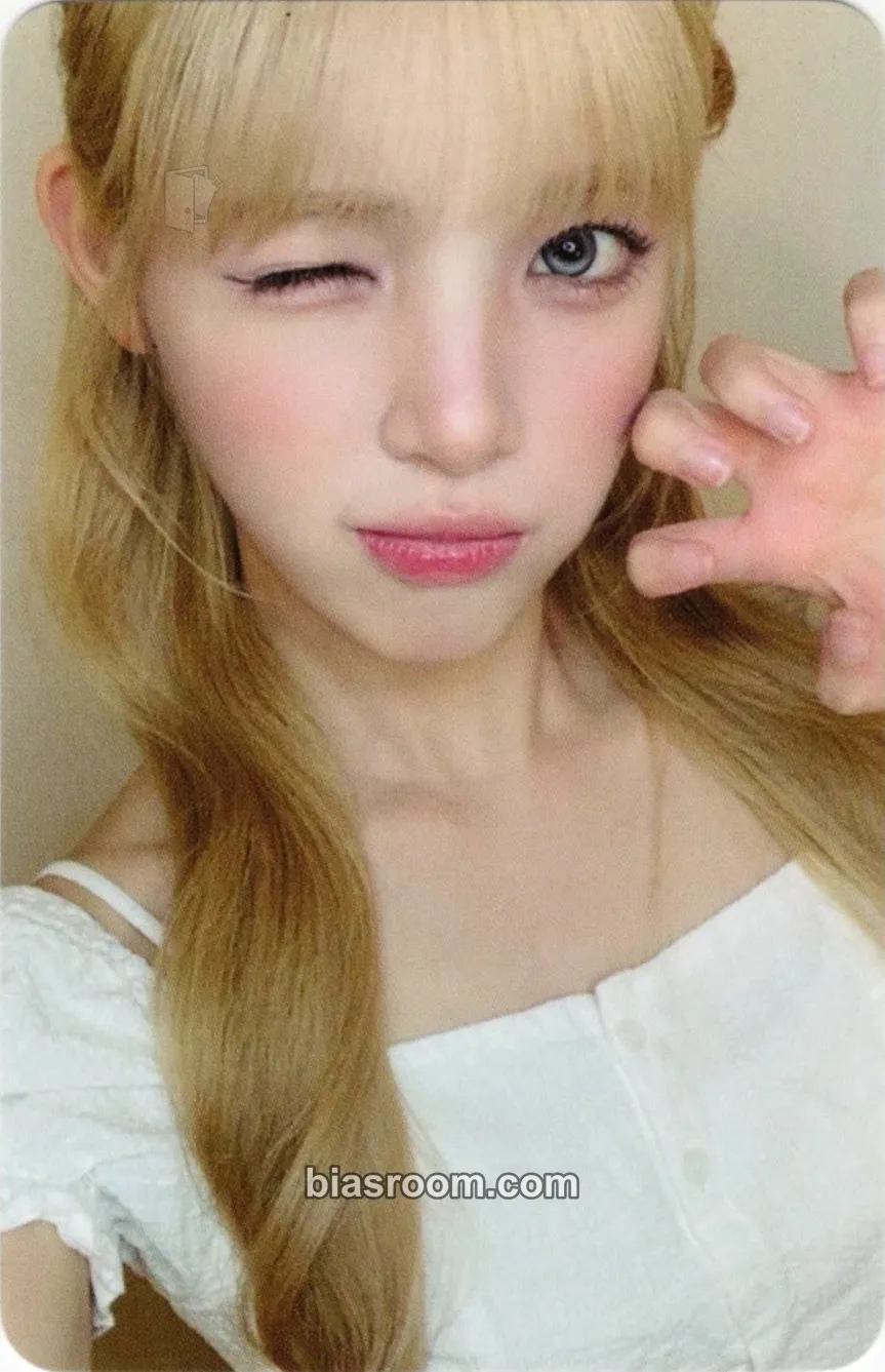 Yuha Lemon Tang Photocard - Hearts2Hearts - Hearts2Hearts K-pop photocard