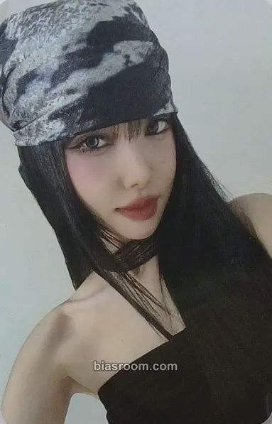 Yuju 2025-2026 Fanmeeting “Muse” Photocard - Yuju K-pop photocard