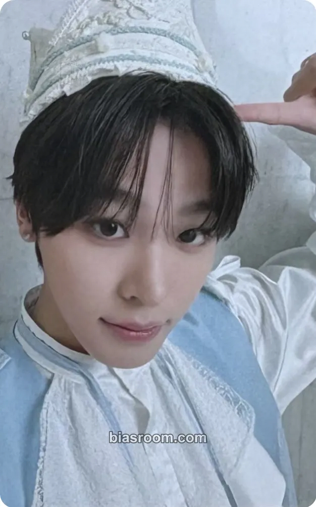 Riku 2ND ANNIVERSARY FANMEETING IN JAPAN <6人の王子様がプロポーズしてくるなんて聞いてないんですけど> (Help! All Six Princes Are Trying to Propose to Me) Photocard - NCT WISH - NCT WISH K-pop photocard